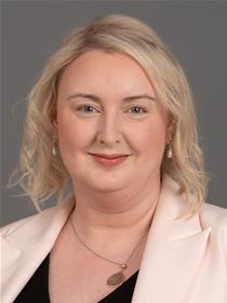 Photo of Lyndsey Fox