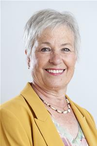 Photo of Leigh Challis